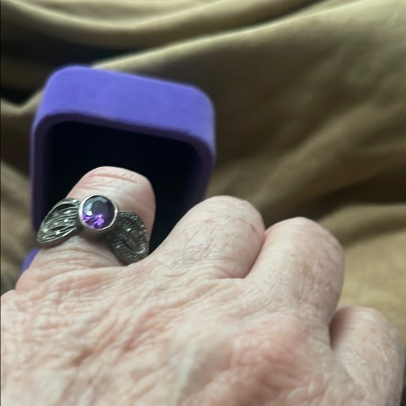 Vintage 90’s Elegant Silver Band Ring with Purple LG Amethyst Genuine ring .925 - Picture 1 of 8